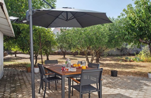 Fatima Maison | Country House 'Fátima - Casa Inteira' with Shared Terrace, Shared Garden and Wi-Fi
