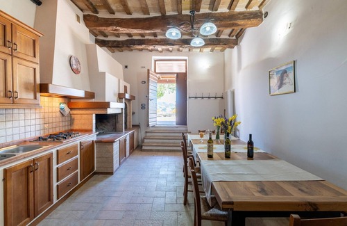 Cagli Appartement | Grand appartement dans une ferme avec 2 piscines