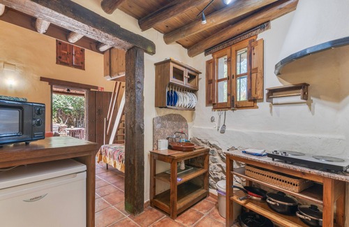 Calabazares Maison | Maison de campagne 'Lila' avec vue sur la montagne, piscine et jardin partagés