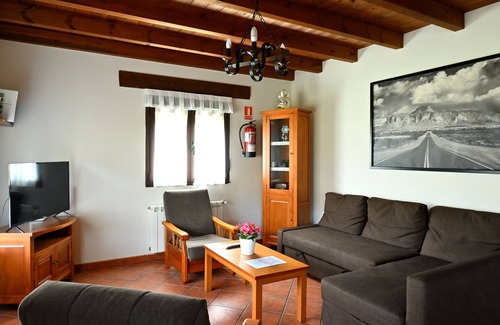 Avin Appartement | Country House 'La Casina' with Mountain View, Private Terrace and Wi-Fi