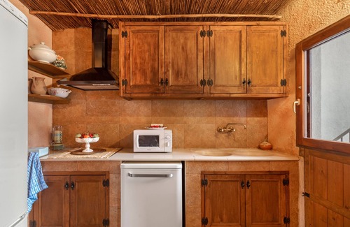 Pontons Maison | Country House 'La Cova De Can Pavet' with Mountain View, Private Terrace and Wi-Fi