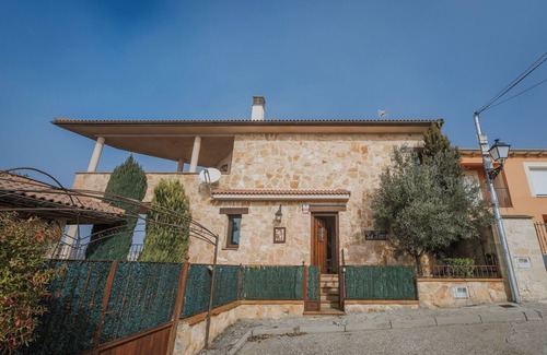 Castrojimeno Maison | Maison de campagne "La Panera" avec vue sur les montagnes, terrasse privée et Wi-Fi
