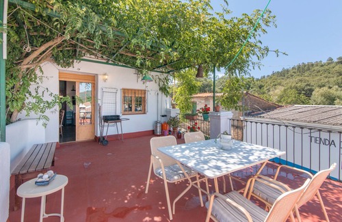 Jabugo Maison | Maison de campagne "La Rana Verde De Arriba" avec vue sur les montagnes, terrasse privée et Wi-Fi