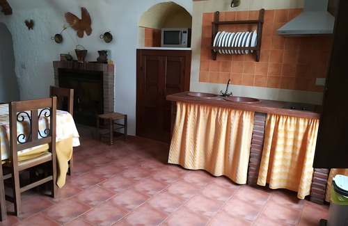 Benalua de Guadix Maison | Maison de campagne 'Los Jazmines' avec piscine partagée, Wi-Fi et climatisation