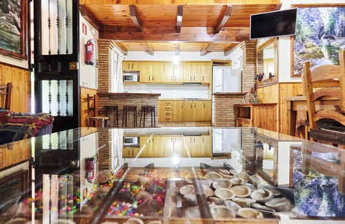 Burunchel Maison | Country House 'Los Rosales' with Private Pool and Private Garden