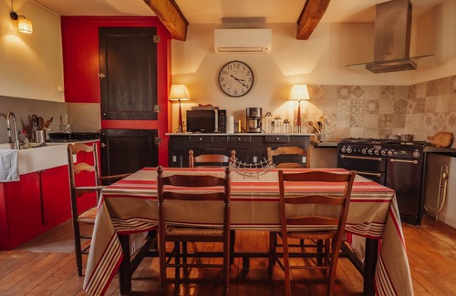 Rouede Maison | Country House 'Maison De Rouède' with Mountain View, Wi-Fi and Air Conditioning