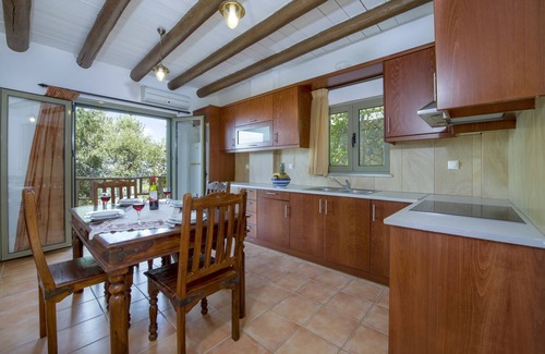 Milia Maison | Country House 'Malathiros 2' with Sea View, Wi-Fi and Air Conditioning