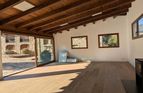 Santa Pau Maison | Country House 'Mas El Carrer - La Cabana' with Mountain View, Shared Pool and Wi-Fi
