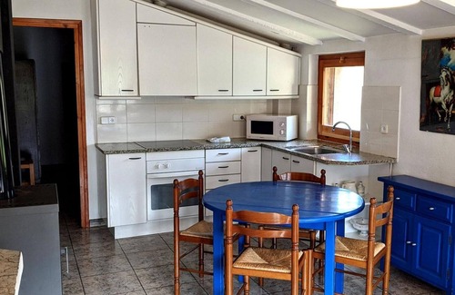 Santa Pau Maison | Country House 'Mas El Carrer - Baixos' with Mountain View, Shared Pool and Wi-Fi