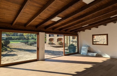 Santa Pau Maison | Country House 'Mas El Carrer - Baixos' with Mountain View, Shared Pool and Wi-Fi