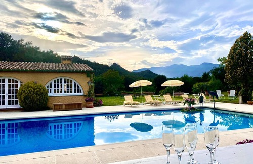 Darnius Appartement | Maison de campagne "Masia Mimosa" avec piscine partagée, 5 terrasses partagées et Wi-Fi