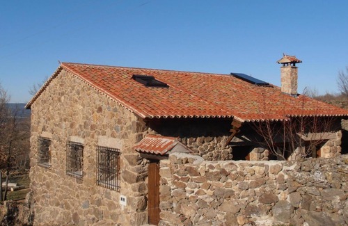 Navalmahillo Maison | Country House 'Molino De Las Pontezuelas' with Mountain View, Private Pool and Private Garden