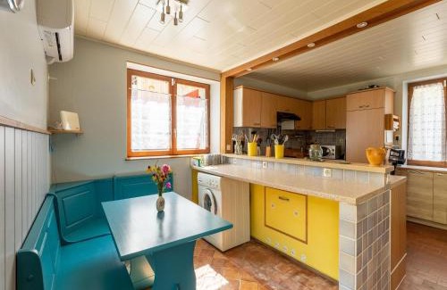 Rouy Maison | Country House near Parc du Morvan with Pool