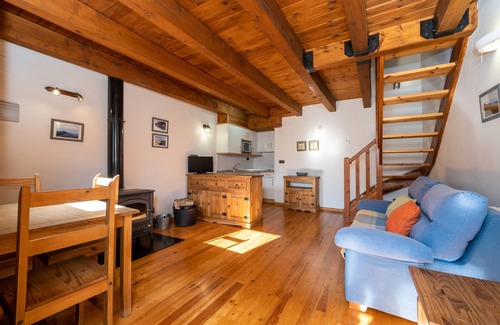 Lardies Maison | Maison de campagne 'Nogal' avec vue sur les montagnes, piscine partagée et Wi-Fi