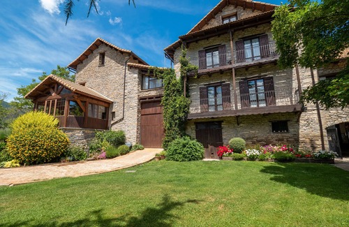 Lardies Maison | Maison de campagne 'Nogal' avec vue sur les montagnes, piscine partagée et Wi-Fi