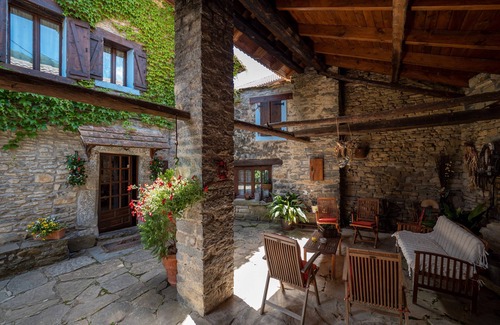 Lardies Maison | Maison de campagne 'Nogal' avec vue sur les montagnes, piscine partagée et Wi-Fi