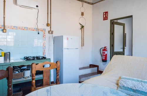 Fuenteheridos Maison | Maison de campagne 'Nueva' avec vue sur les montagnes, piscine partagée et climatisation