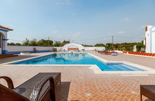 Evora Villa | Maison de campagne "Sunset Landscape" avec piscine partagée, jardin et Wi-Fi