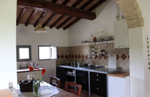 Montone Appartement | Maison de campagne avec grande piscine et restaurant privé dans le cœur vert de l'Italie