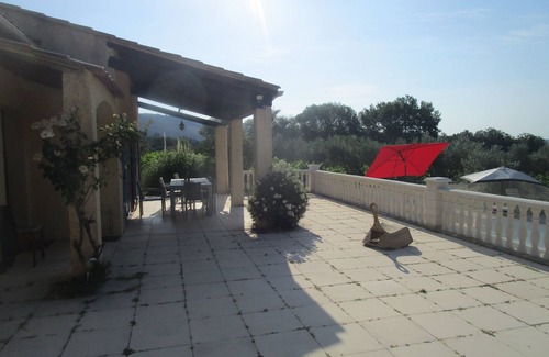 Villecroze Maison | VILLECROZE -Maison de campagne avec piscine, au calme, pour 4 à 6 personnes