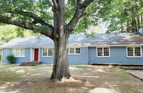 Pine Bluff Maison | Country-Lux Stay & Play Spacious, Cozy Retreat--Experience True Comfort and Joy