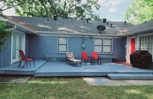 Pine Bluff Maison | Country-Lux Stay & Play Spacious, Cozy Retreat--Experience True Comfort and Joy