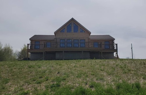 Arran-Elderslie Cabine | Country retreat with 50 acres on the Saugeen River.