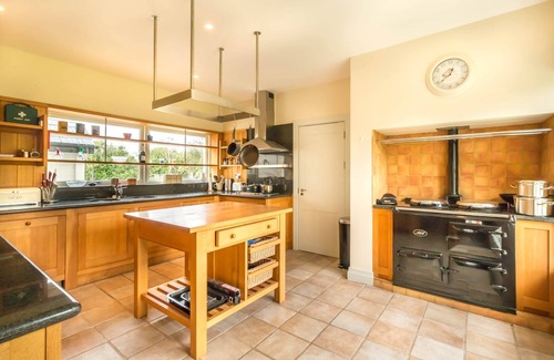 Dingle Maison | Country Setting in the Middle of Dingle Town.