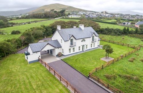 Dingle Maison | Country Setting in the Middle of Dingle Town.