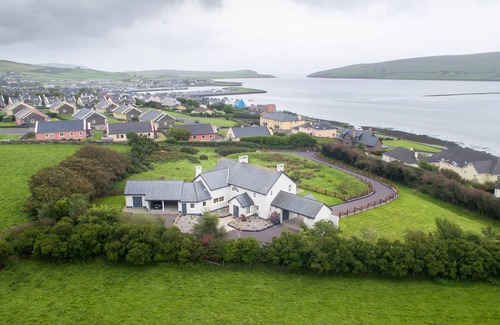 Dingle Maison | Country Setting in the Middle of Dingle Town.