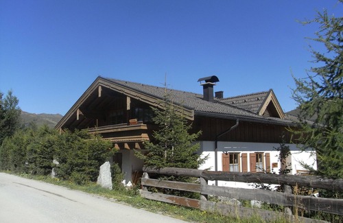 Hochkrimml Appartement | Country-style apartment with mountain views and proximity to the lift in the Zil