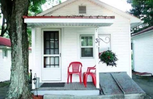 Tylersville Maison | Country Vacation Cottages
