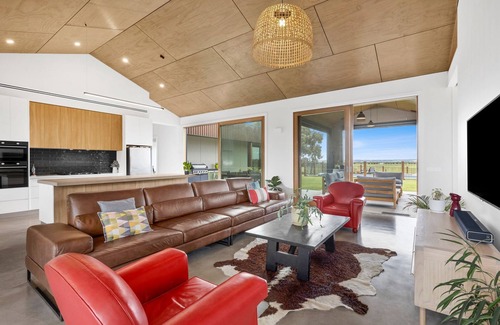 Connewarre Maison | Country Views and Coastal Bliss