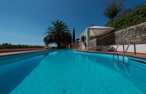 Camaiore Villa | Villa de campagne près de la mer avec piscine