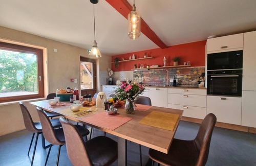 Saint-Cyr-les-Vignes Cottage | Évasion Champêtre avec Spa, Activités ludiques et Confort moderne