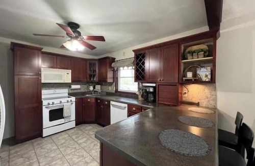 Dixon Maison | Countryside Charm : 3BR, 2BA + 1 Acre Of Land