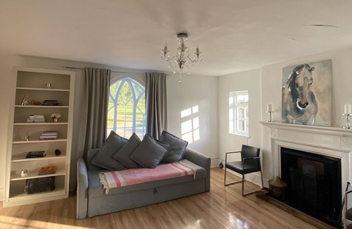 North Weald Autre | Countryside Farmhouse with heated pool, hot tub, playroom in Essex, near London!