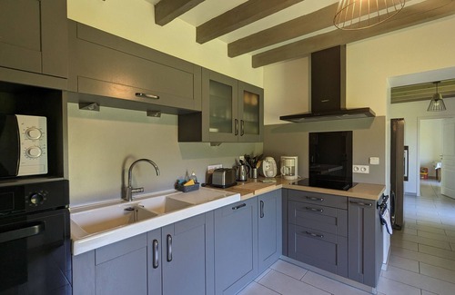 Pouligny-Notre-Dame Cottage | Gîte familial au calme avec grand jardin, balnéo et loisirs nautiques à proximité