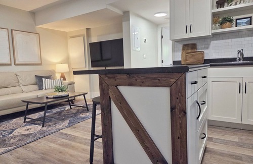 Eastern Hillsides Maison | Countryside Haven - King & Queen Bed