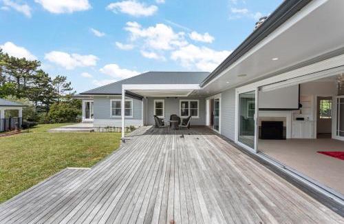 Whitford Maison | Countryside Haven Retreat with Pool and Deck