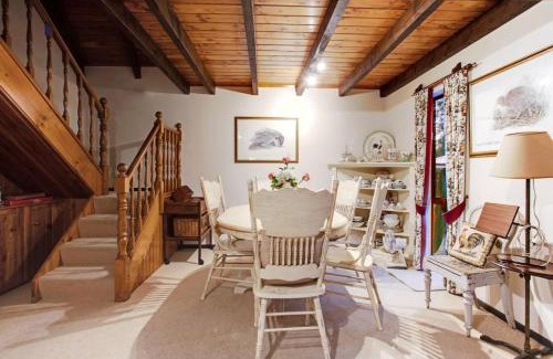 Whitford Maison | Countryside Retreat with On-site Horse Experiences