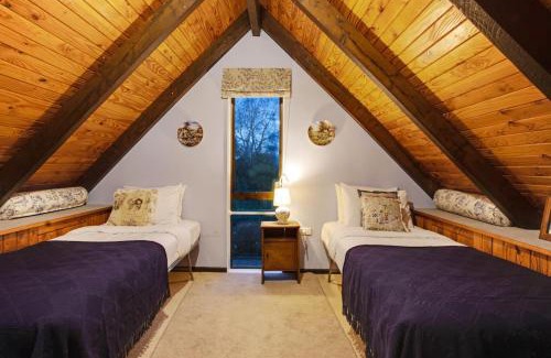 Whitford Maison | Countryside Retreat with On-site Horse Experiences