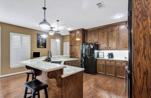 Brookshire Autre | Countryside Texas Sanctuary Enjoy Sunrises & Sunsets, Grill, Firepit & Longhorns