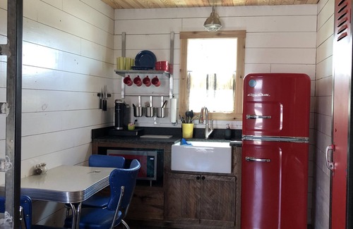 Honey Grove Cabine | Countryside Tiny Cabin 1 ADA