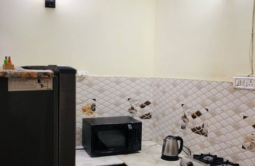 Delhi Lit Et Petit-Déjeuner | Couple friendly, Alcohol & Smoking Allowed and Independent Entry