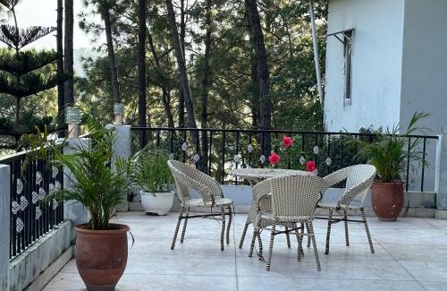 Dharampur Appartement | Couple room by Vanasthali