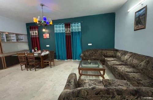 Dharampur Appartement | Couple room by Vanasthali