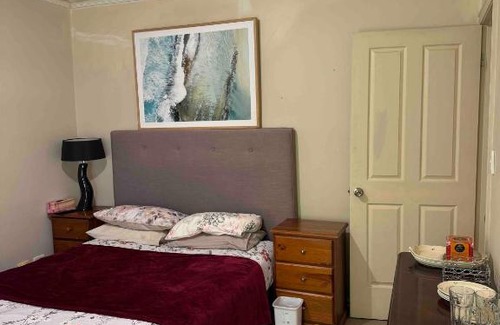 Glen Waverley Maison | Couple room with shared bathroom