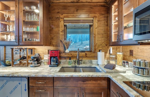 Nellysford Appartement | Couple's Getaway in Stoney Creek at Wintergreen!
