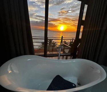 Sawang Maison | Couple Suite with Ocean View & Relaxing Tub Batangas